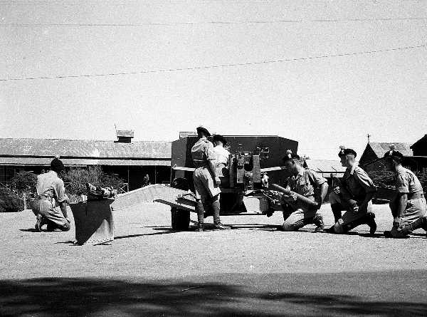  1LF  1951  Moascar Minden Camp Ismalia Anti Tank Pln  !7 Pdr818